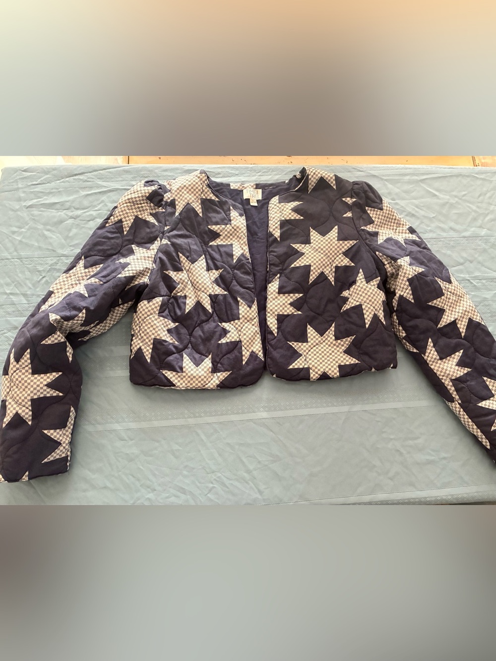 Women’s Large Quilted Star Pattern Cropped Jacket